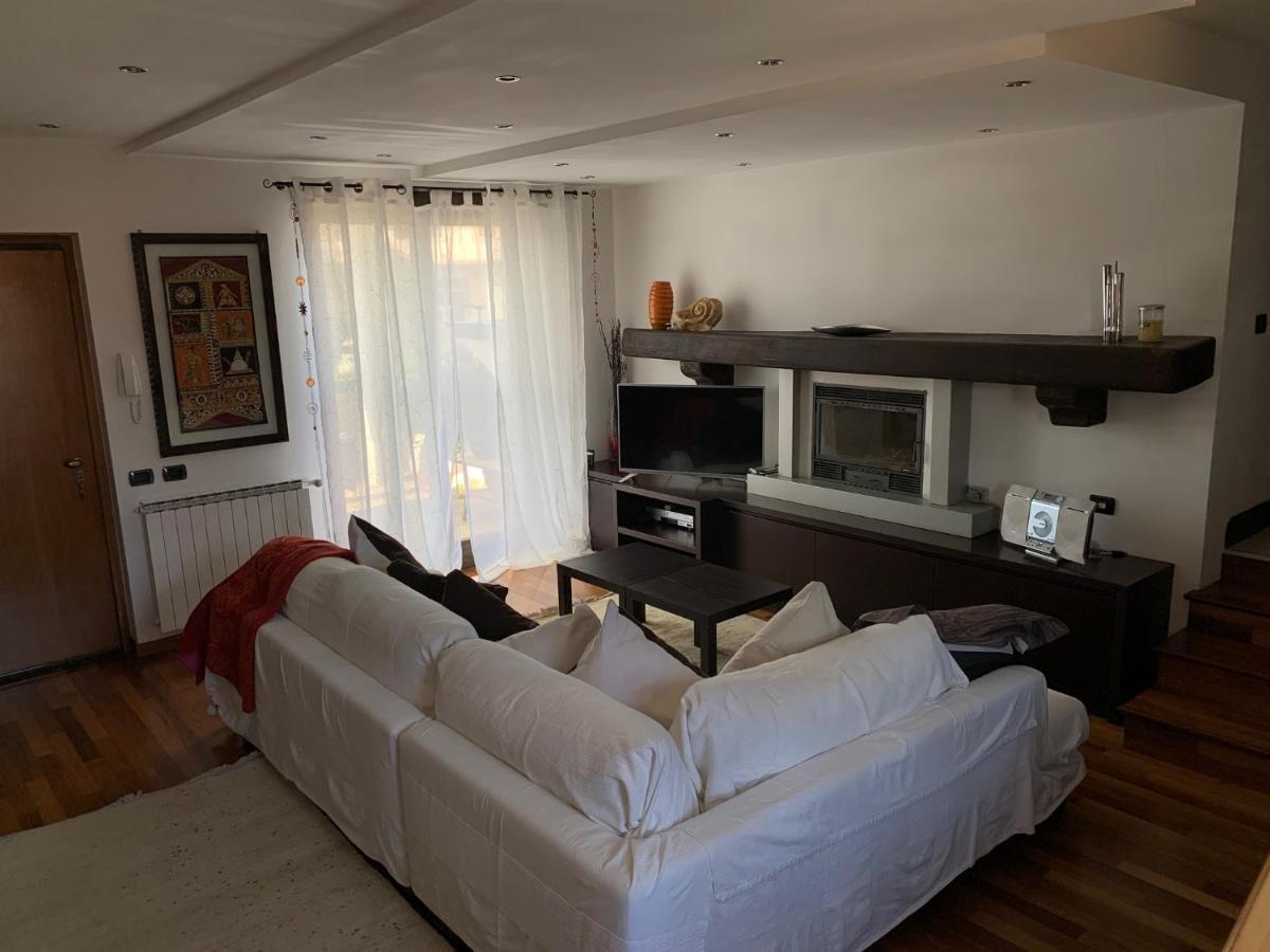 Near Como, Charming Apartment With Fireplace Grandate Exteriér fotografie